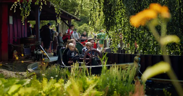 /media/gsfdhica/feriecenter_blomsterpark_jesperhus_030_1920px.jpeg?v=1da1247d277de60